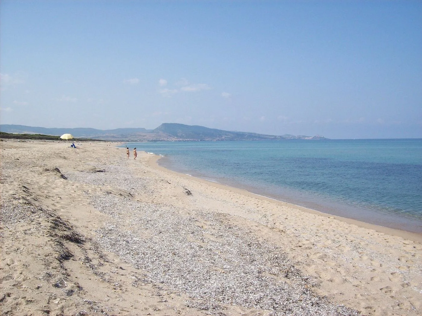 La spiaggia di Poltu Biancu a Badesi, con il mare aperto del Golfo dell'Asinara